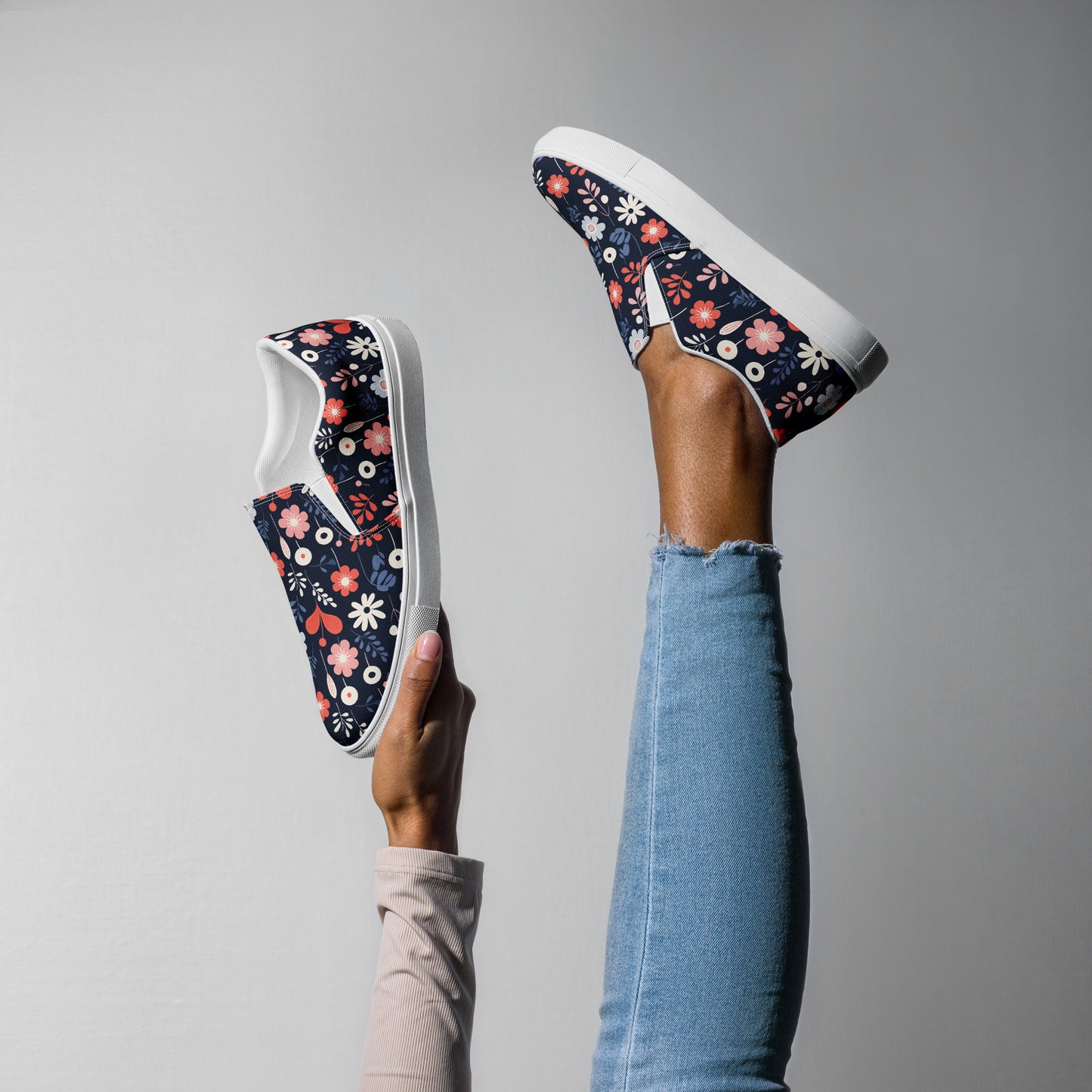 Dark Scandi Floral Women’s slip-on canvas shoes